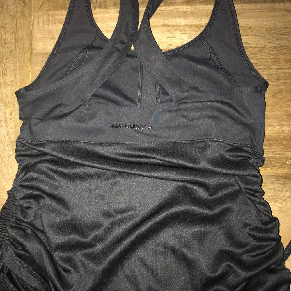 Workout top - Picture 2 of 3